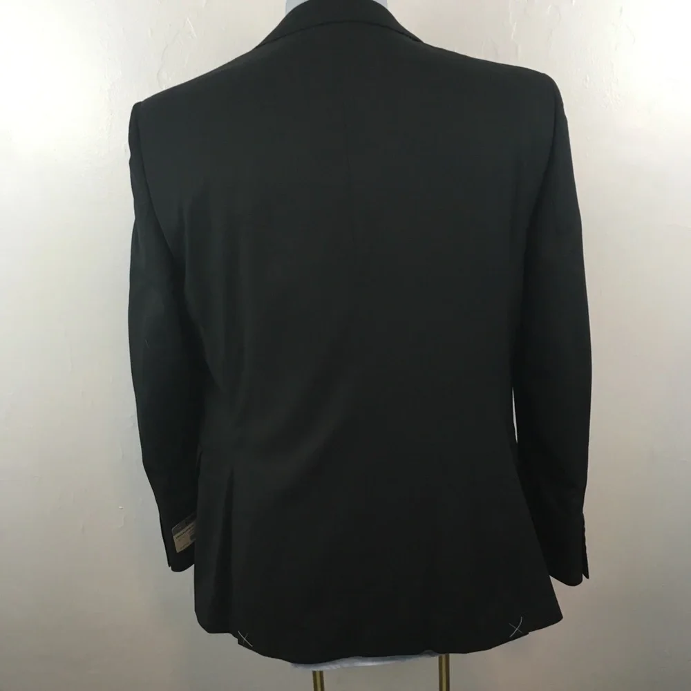 New dkny 2 piece 42r men’s suit black slim fit  2 button 100% wool nwt ea0060